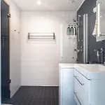 Modern 1br With Sauna & Balcony Lägenhet *