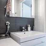 Lägenhet Modern 1br With Sauna & Balcony *
