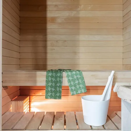 Modern 1br With Sauna & Balcony *